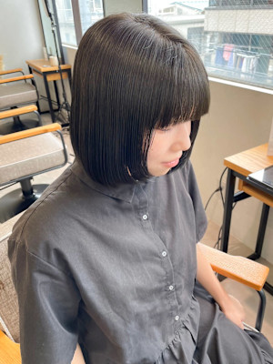 ニュアンスカラーオリーブベージュ＊大人かわいい前上がりボブ