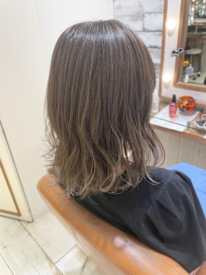 [Neolive kuta] ハイライトベージュカラー