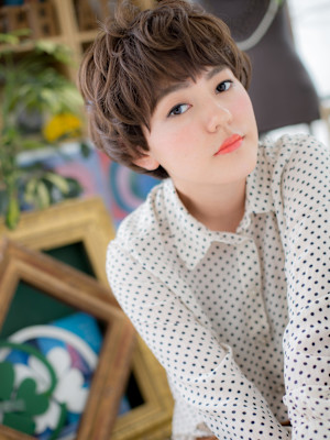 インナーカラーくせ毛風小顔束感ショート　マロンブラウン