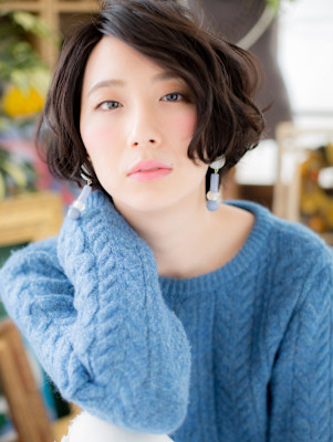 抜け感アシンメトリー前下がり小顔ミニボブ　秋色