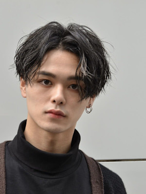 スパイラルセンターパート　センター分け メンズパーマ メンズ