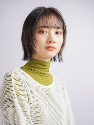 フェイスレイヤーのぱつっとレイヤーボブ