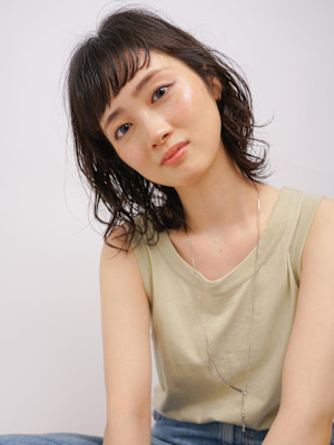 地毛でもふんわり軽いミディアムパーマ