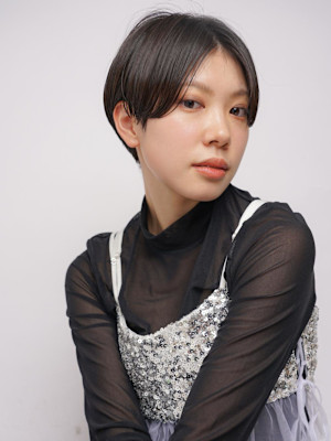 センターパートの【ハンサムショート】