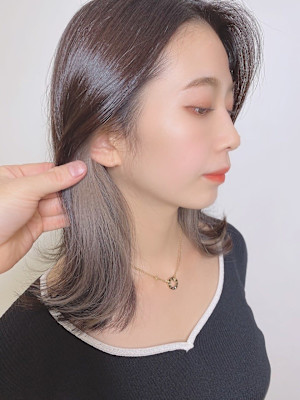 ★20代30代ミディアムイヤリングカラースモーキーベージュ