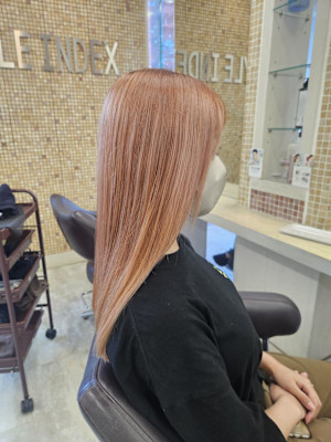 ピンクベージュ