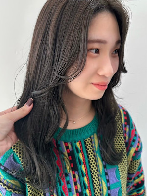 オリーブベージュ