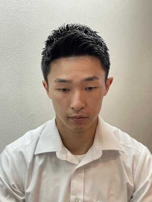 黒髪短髪フェードスタイル