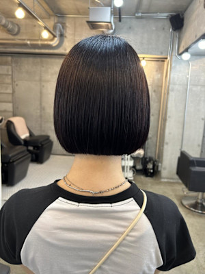 パツっとミニボブ × ブラックカラー
