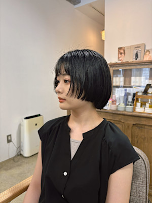 ぷつっと前上がりミニボブ