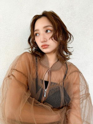 ウェーブパーマ　レイヤー　ボブミディ　オレンジベージュ