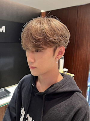 韓国メンズヘア×ハイトーンカラー｜ミルクティーベージュ 