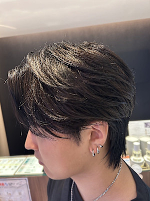 センターパートウルフ／韓国ヘア/メンズカット/メンズパーマ