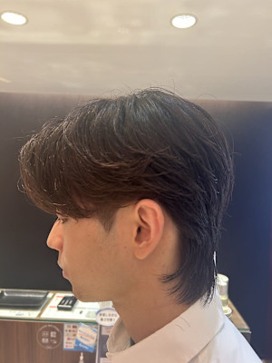 韓国ヘア　ミディアムウルフ　センターパート　カルマパーマ