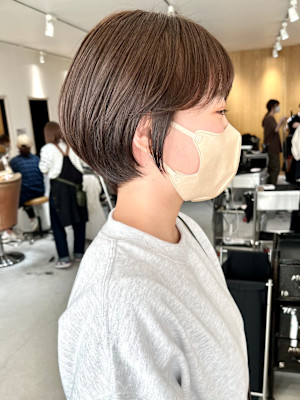 美シルエットショート×透明感グレージュ