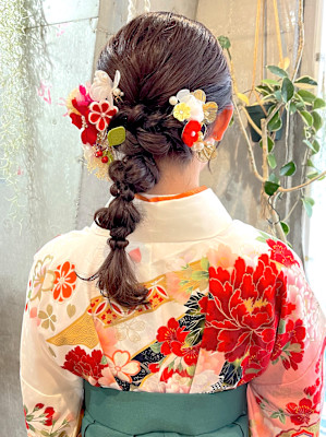 卒業式袴着付け　暗髪ふわふわポニーテールアレンジ