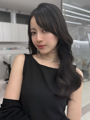 顔周りから可愛いレイヤースタイル