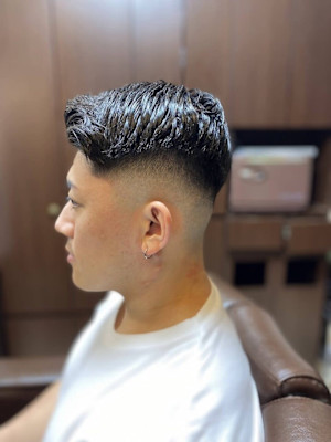 メンズビジネスショートフェードスタイル