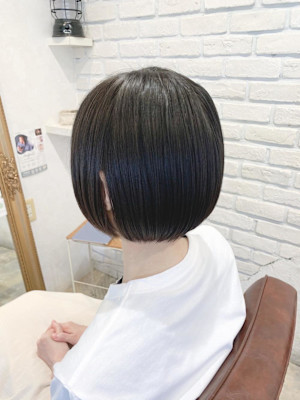 【MAGIC 小名木】ひし形ショートボブスタイル