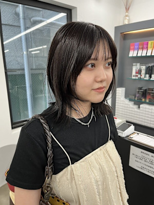 自然な美しさを引き出す！地毛風カラー×ミディアムレイヤー