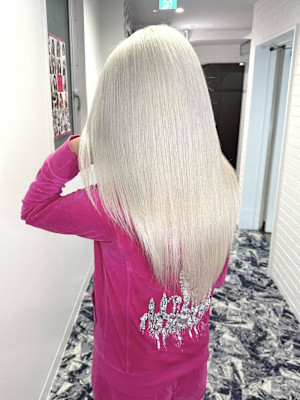 ホワイト系ブロンド