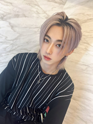 韓国風センターパートウルフスタイル