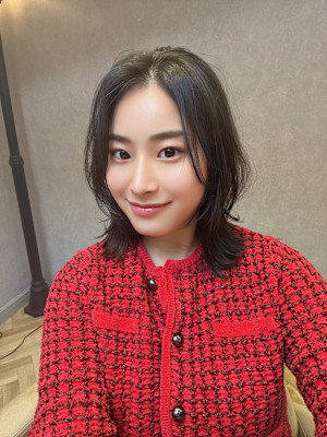 切りっぱなしミディアムのレイヤーカット担当平川友達理