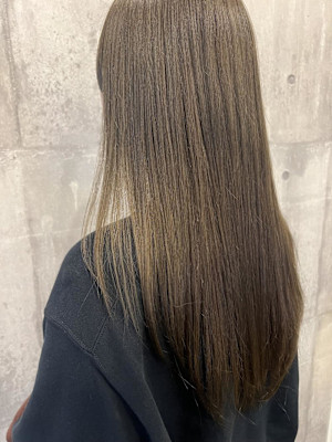 オリーブベージュ