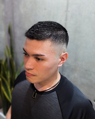 メンズ「フェードが映える」クルーカット