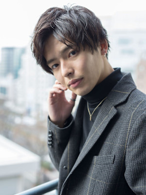 メンズカット　センターパート　レイヤーカット