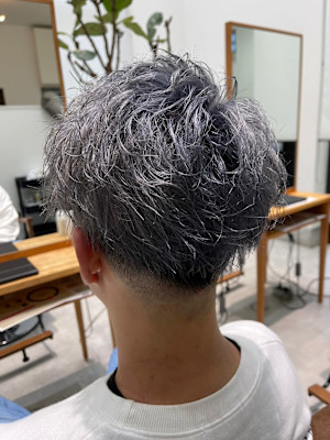 くすみグレージュ