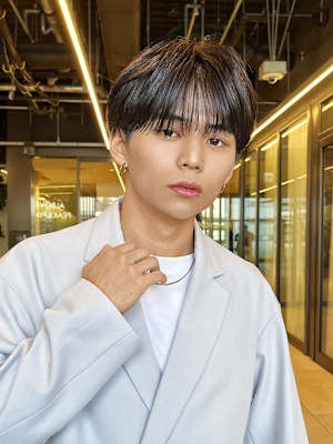 メンズカット　マッシュカット　黒髮