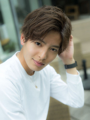 メンズカット　センターパート　レイヤーカット