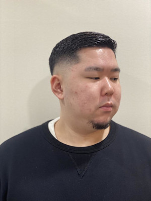 髭が似合うスキンフェードバーバースタイル