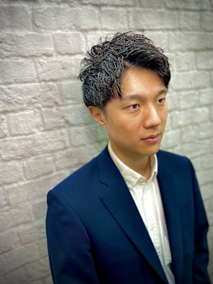 おしゃれなサラリーマンになりたい！ポイントパーマアップバング