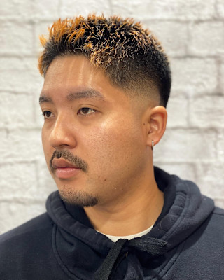 ヒゲも似合うオシャレスキンフェードボウズスタイル【バーバー】