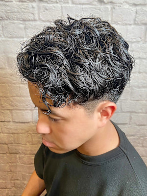 直毛の方に大人気！ツーブロアップバングパーマ《床屋》