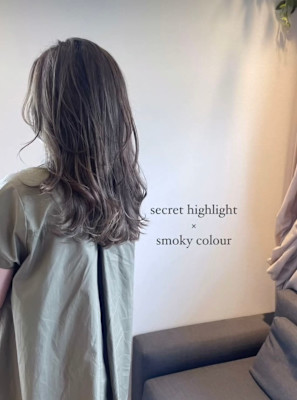 オリーブ・グレージュカラー