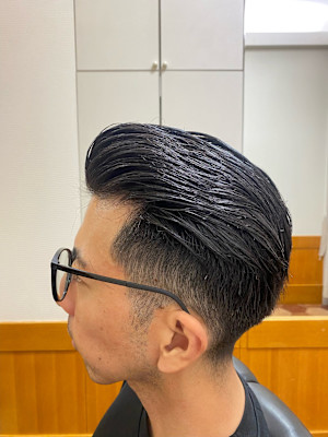 ツーブロック＋オールバックスタイル