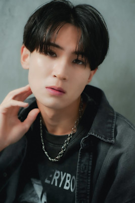 マッシュ"韓国風ナチュラルセンターパート