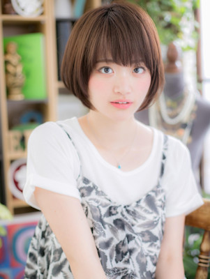 健康的な可愛さ！前下がりマッシュショート　オリーブベージュ