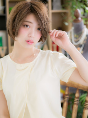 ナチュラルモードアッシュオリーブミニボブ　くすみベージュ