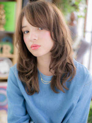 大人かわいいくびれヘア小顔マットブラウン　レイヤーパーマ