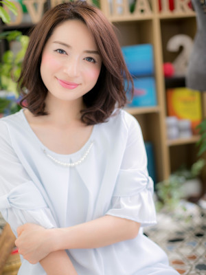 アシンメトリー大人かわいい黒髪グラボブ　オリーブグレージュ