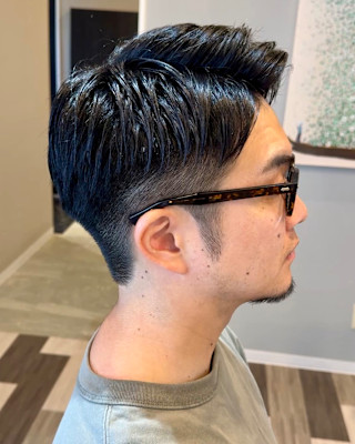 刈り上げショートへア