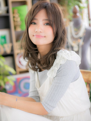 くせ毛風センターパート小顔ヘルシースタイル　秋色