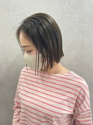 切りっぱなしボブ×グレージュ