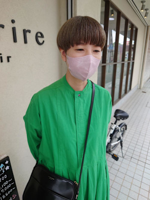 エメラルドベージュ