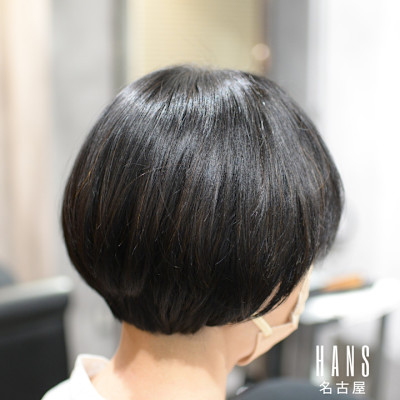 かわいらしさも感じられる人気の「前上がりマッシュボブカット」