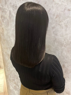 髪質改善トリートメント　黒髪　セミロング　艶髪ストレート